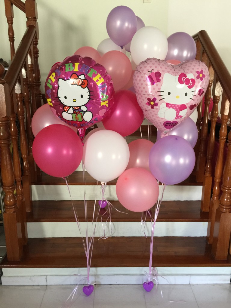 Hello Kitty balloon bouquet