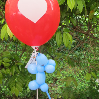 A balloon mouse and a round heart balloon 